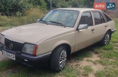 Хэтчбек Opel Ascona 1986 в 