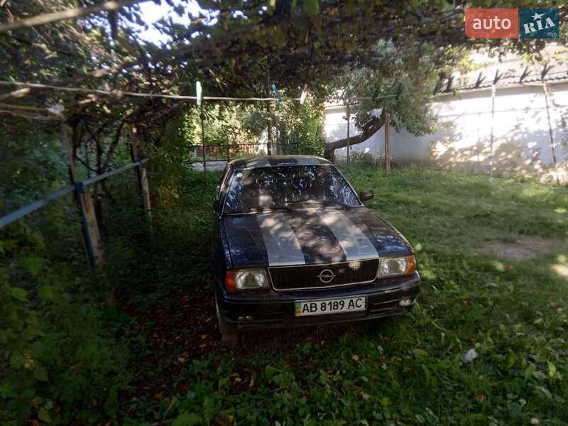Седан Opel Ascona 1976 в Виннице