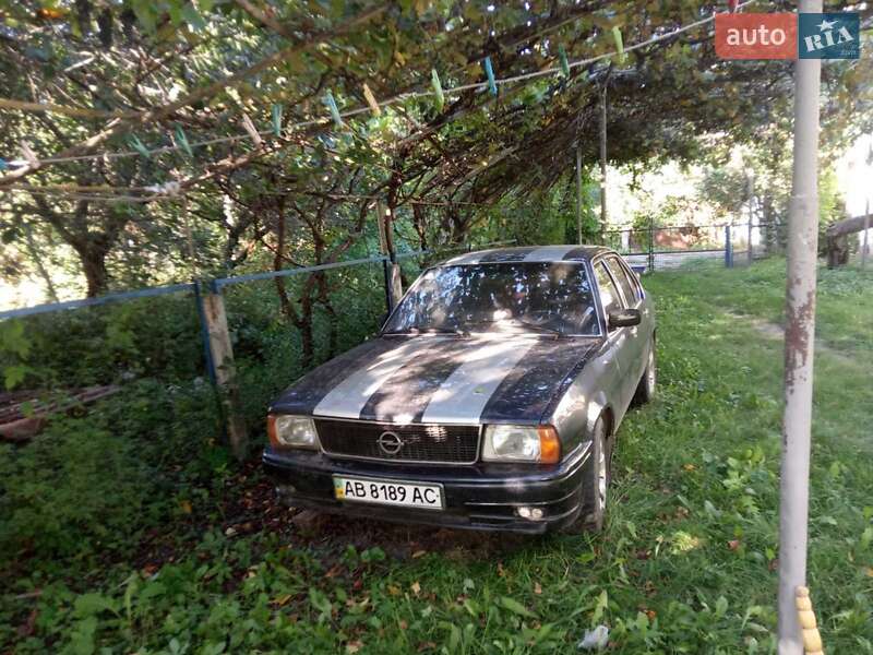 Седан Opel Ascona 1976 в Виннице