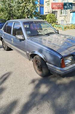 Седан Opel Ascona 1986 в Києві