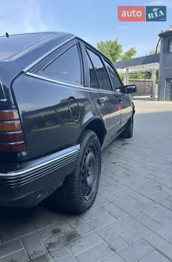 Хэтчбек Opel Ascona 1986 в 