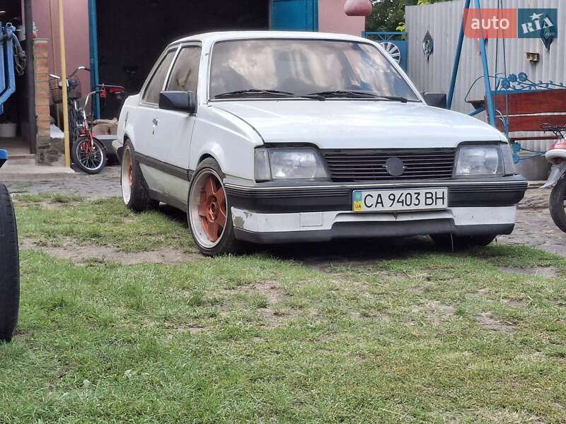 Купе Opel Ascona 1983 в Городище