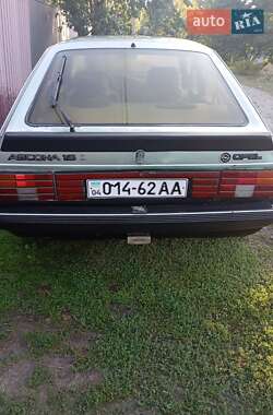 Хэтчбек Opel Ascona 1983 в 