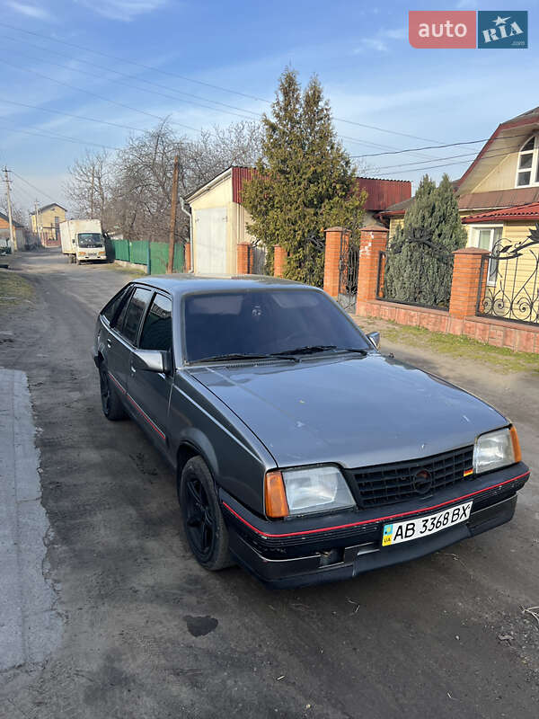 Хетчбек Opel Ascona 1986 в Ямполі