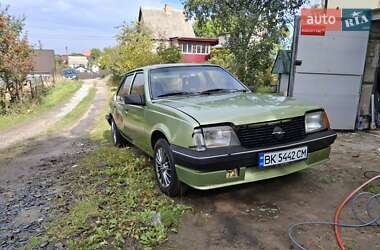 Седан Opel Ascona 1984 в Ровно