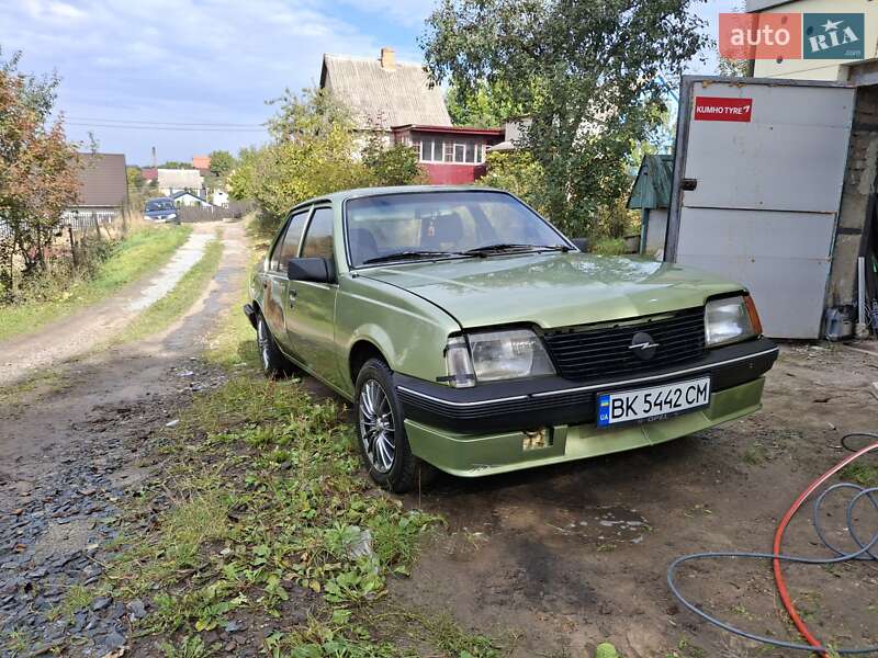 Седан Opel Ascona 1984 в Ровно