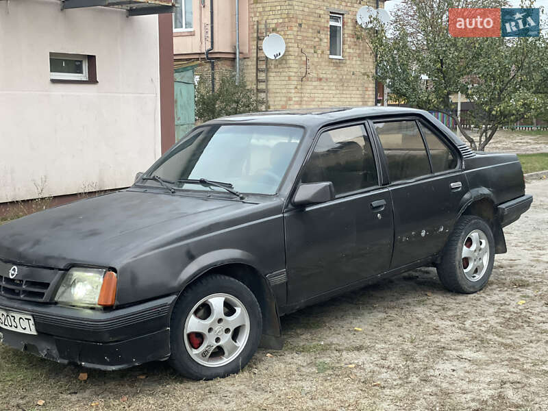 Седан Opel Ascona 1986 в Буче