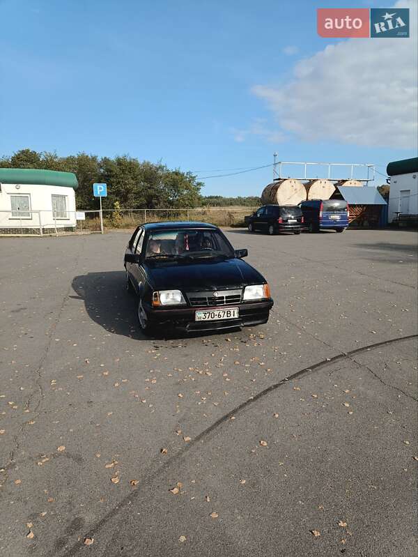 Седан Opel Ascona 1987 в Глыбокой