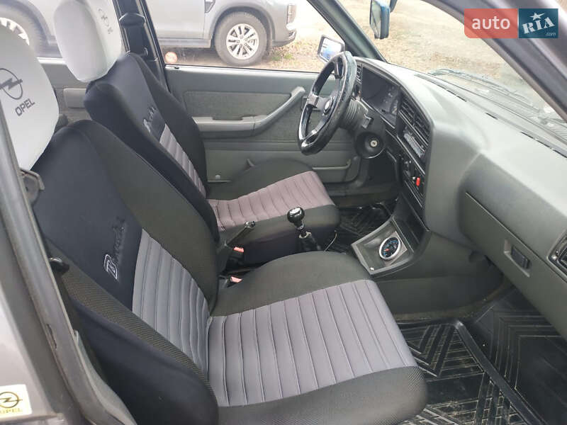 Седан Opel Ascona 1987 в Валках фото 4 Седан Opel Ascona 1987 в Валках