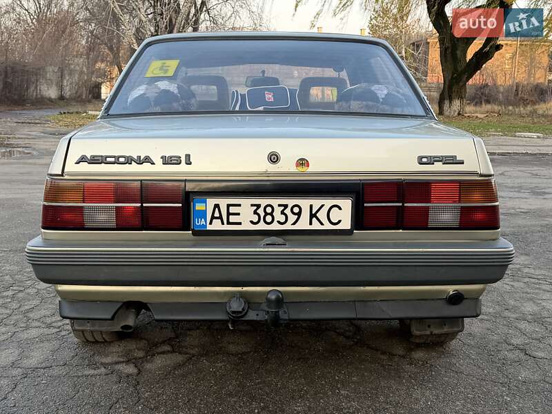 Седан Opel Ascona 1988 в Кам'янському