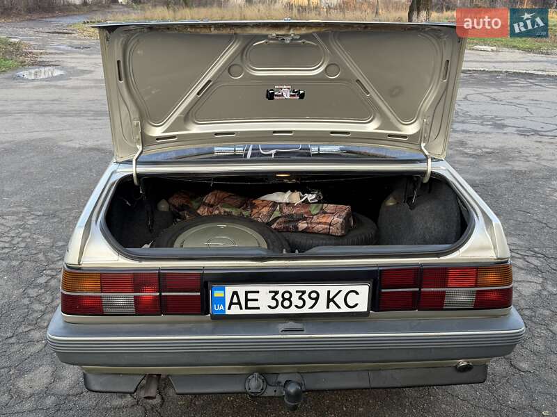 Седан Opel Ascona 1988 в Кам'янському