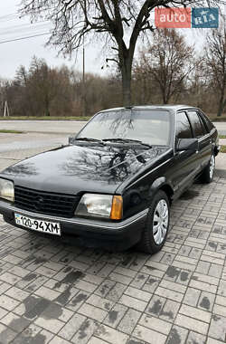 Седан Opel Ascona 1986 в Хмельницькому