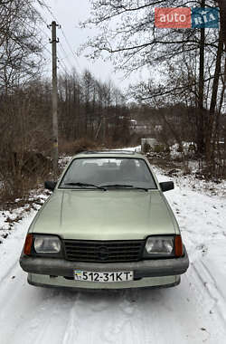 Седан Opel Ascona 1985 в Украинке