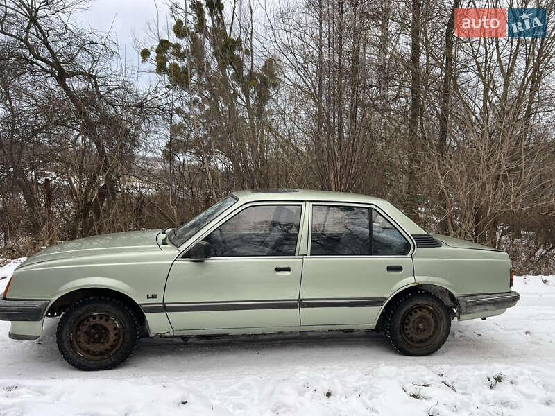 Седан Opel Ascona 1985 в Украинке