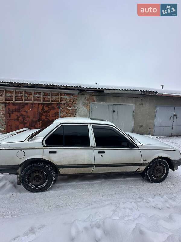 Седан Opel Ascona 1988 в Ивано-Франковске