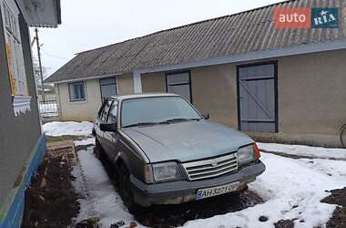 Седан Opel Ascona 1988 в Кельменцах