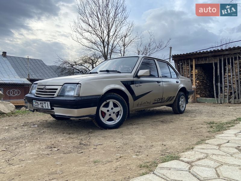 Opel Ascona, фото з оголошення