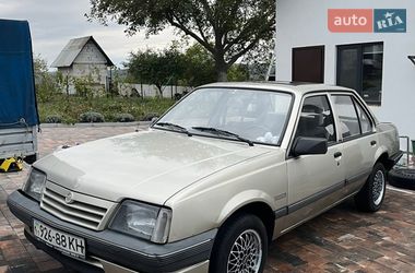 Седан Opel Ascona 1987 в Киеве