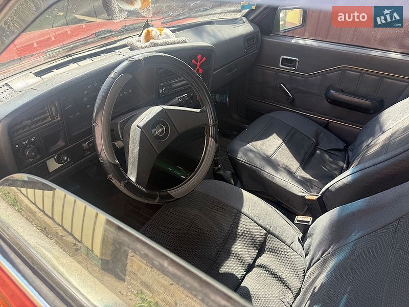 Седан Opel Ascona 1982 в Чернигове