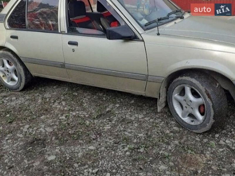 Седан Opel Ascona 1986 в Гусятині