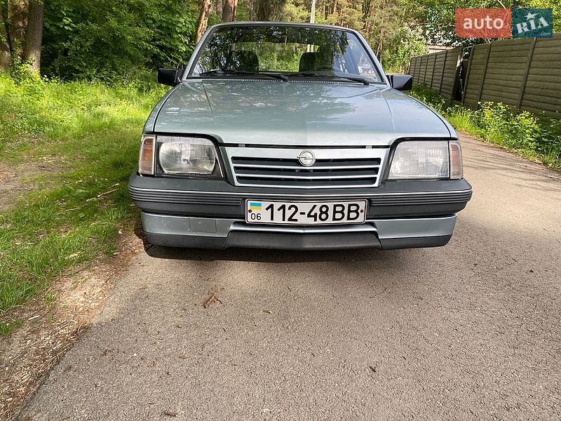 Хэтчбек Opel Ascona 1987 в Житомире