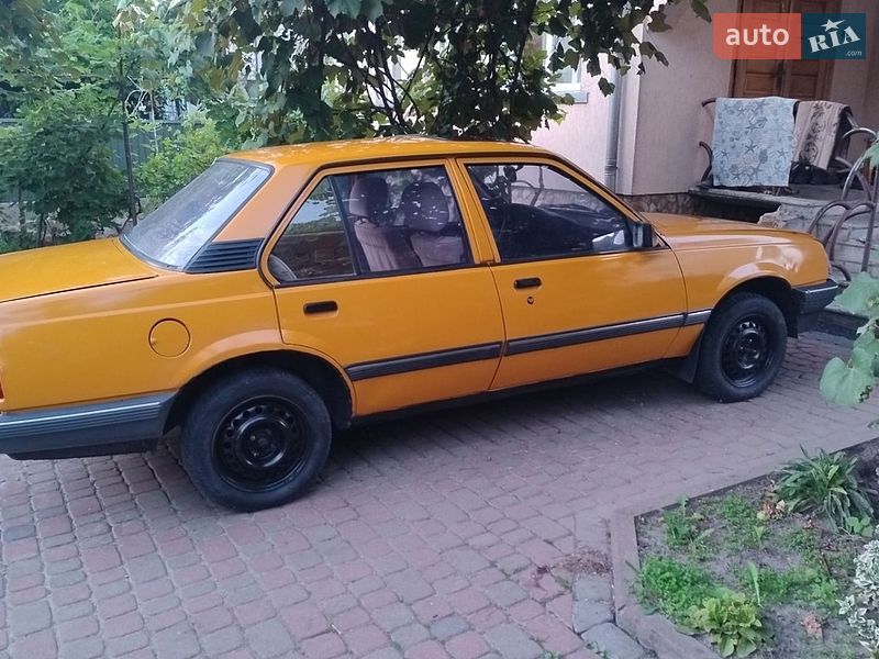 Седан Opel Ascona 1986 в Добротворе
