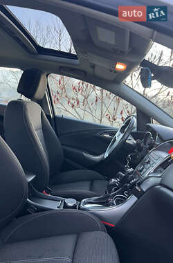 Хетчбек Opel Astra GTC 2010 в 