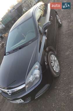 Хэтчбек Opel Astra GTC 2009 в 
