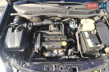 Хэтчбек Opel Astra GTC 2009 в 