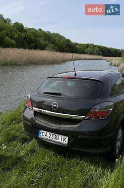 Хэтчбек Opel Astra GTC 2009 в 
