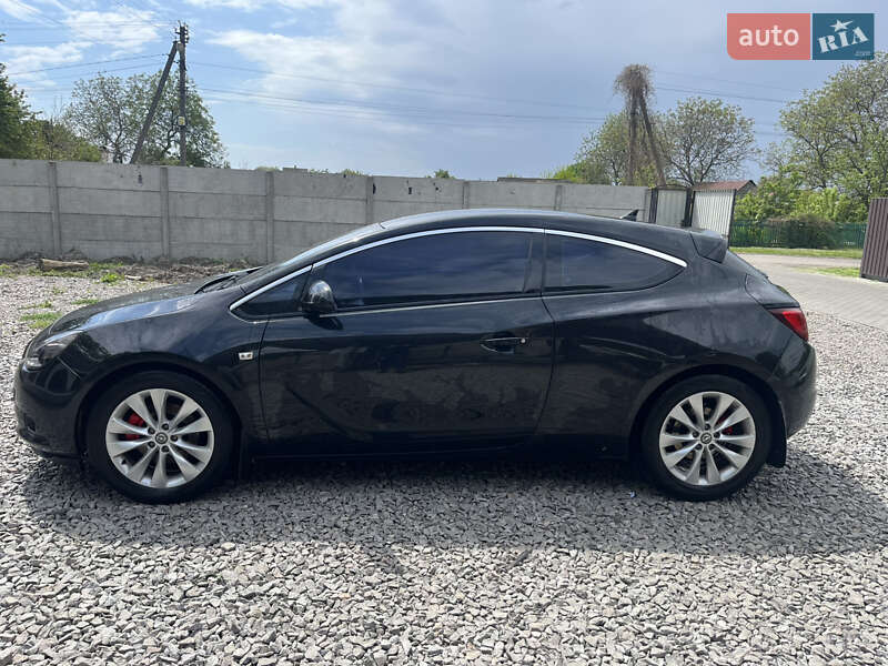Хэтчбек Opel Astra GTC 2013 в Глобине