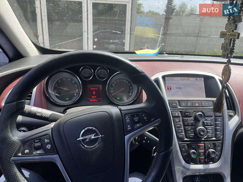 Хэтчбек Opel Astra GTC 2013 в Глобине