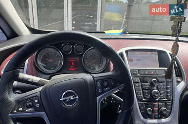 Хэтчбек Opel Astra GTC 2013 в 