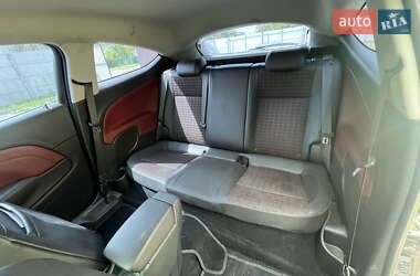 Хэтчбек Opel Astra GTC 2013 в 