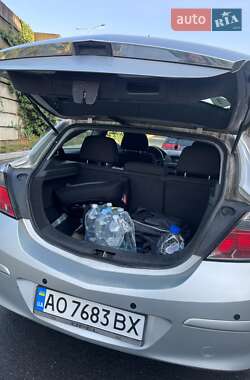 Хетчбек Opel Astra GTC 2006 в 