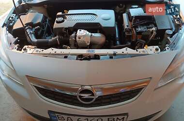 Хэтчбек Opel Astra GTC 2011 в 