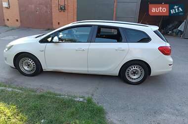 Хэтчбек Opel Astra GTC 2011 в 