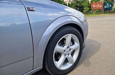 Хэтчбек Opel Astra GTC 2006 в 