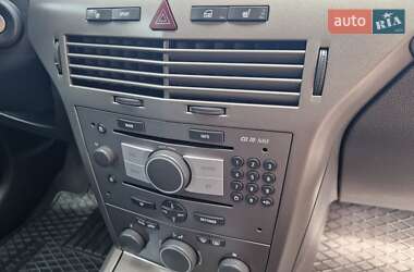 Хэтчбек Opel Astra GTC 2006 в 