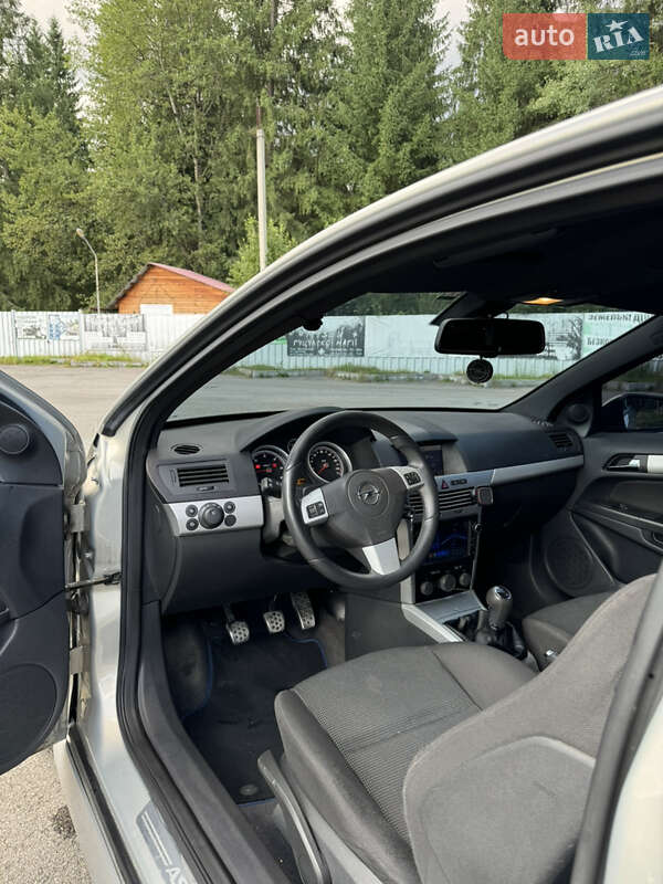 Хетчбек Opel Astra GTC 2004 в Чернівцях