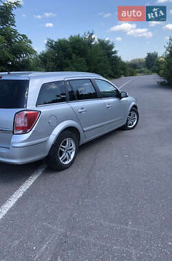 Хэтчбек Opel Astra GTC 2009 в 