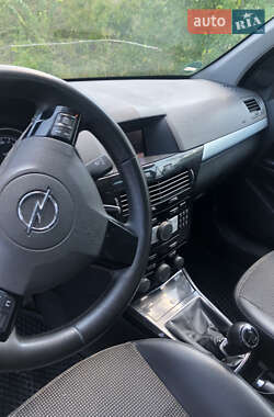 Хэтчбек Opel Astra GTC 2009 в 