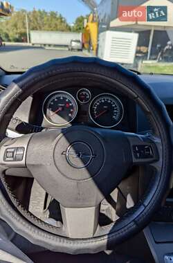 Хэтчбек Opel Astra GTC 2007 в 