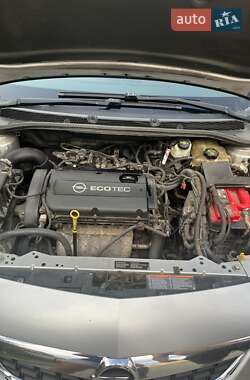 Хэтчбек Opel Astra GTC 2009 в 