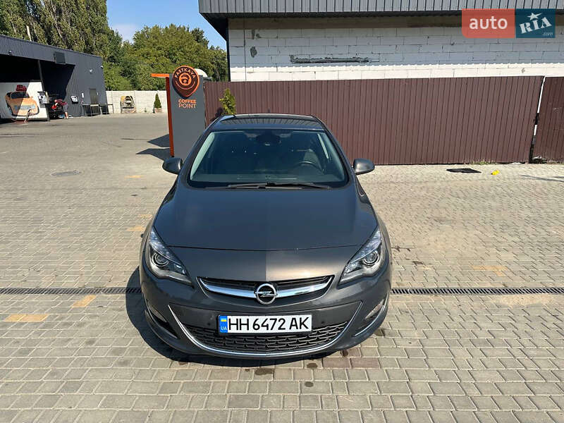 Хэтчбек Opel Astra GTC 2015 в Раздельной