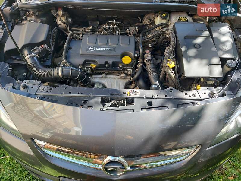 Хэтчбек Opel Astra GTC 2012 в Баре