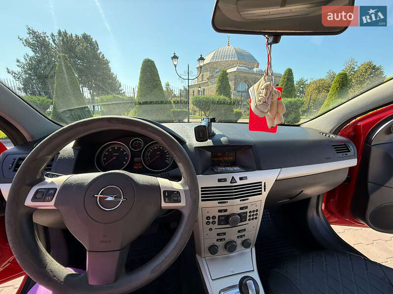 Хэтчбек Opel Astra GTC 2008 в Измаиле