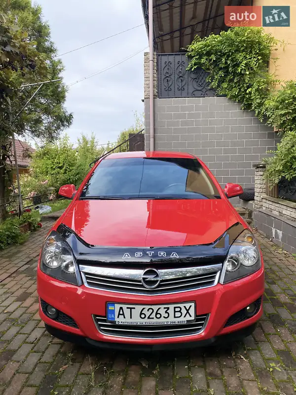 Opel Astra GTC 2013