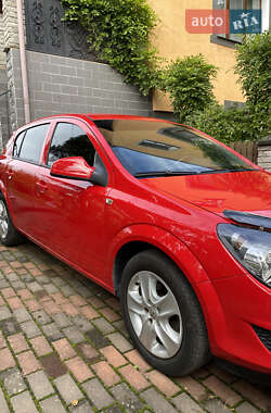 Хетчбек Opel Astra GTC 2013 в 