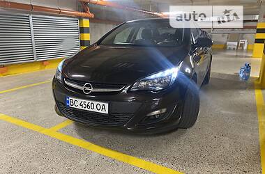 Седан Opel Astra J 2015 в Львове
